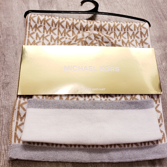 🆕️ Michael Kors Logo Scarf & Hat Gift 🎁 Set - Picture 2 of 13